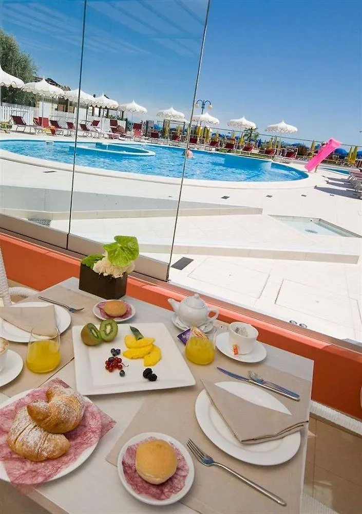 Baia Del Mar Beach Boutique Hotel 리도 디 예솔로