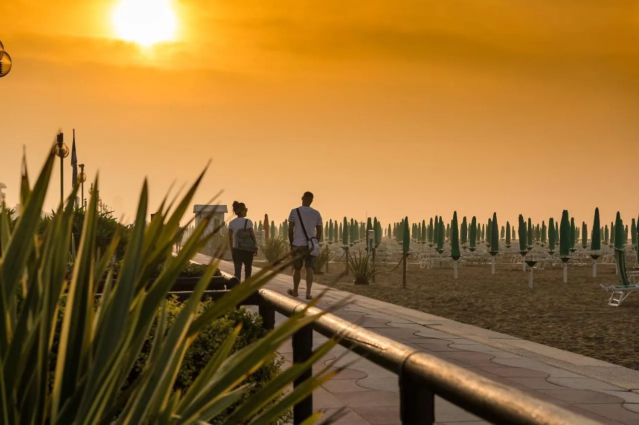 Baia Del Mar Beach Boutique Hotel 리도 디 예솔로 4*,  이탈리아