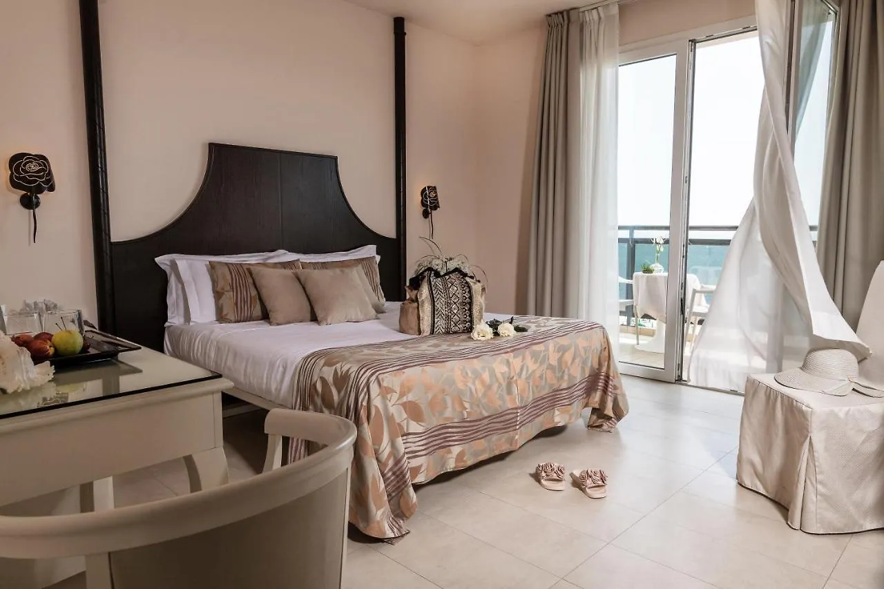 Baia Del Mar Beach Boutique Hotel 리도 디 예솔로