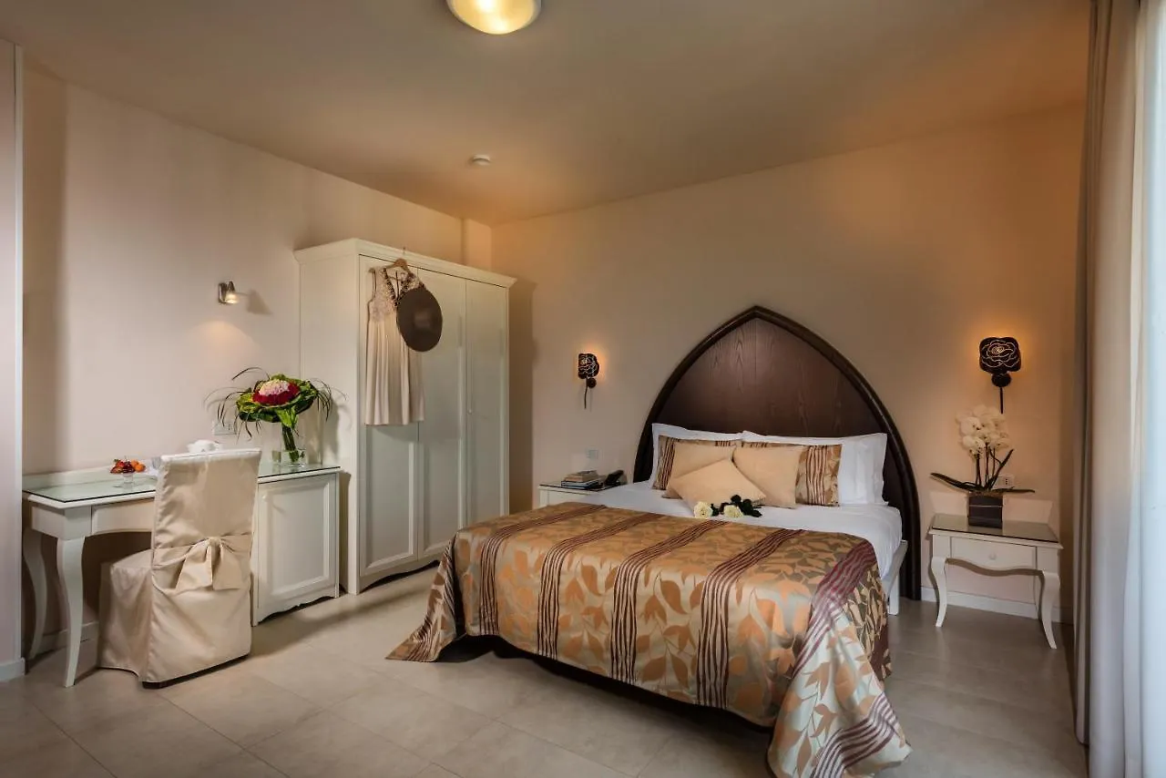 Baia Del Mar Beach Boutique Hotel 리도 디 예솔로