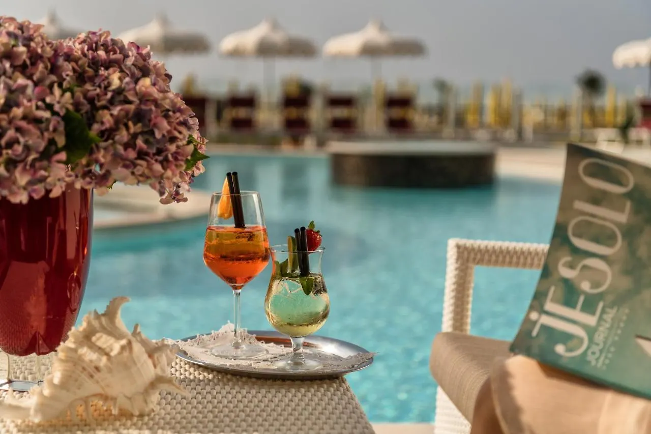 Baia Del Mar Beach Boutique Hotel 리도 디 예솔로 4*,  이탈리아