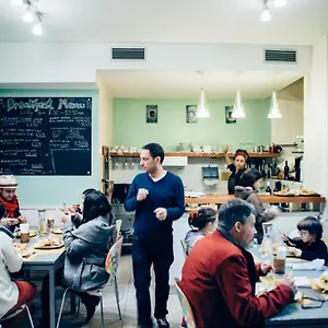 https://the-beehive.it-romehotels.com